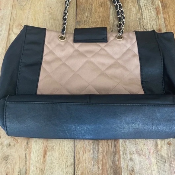 Aldo Winland Quilted Vegan Leather Two Tone Large Tote Bag - Picture 2 of 5